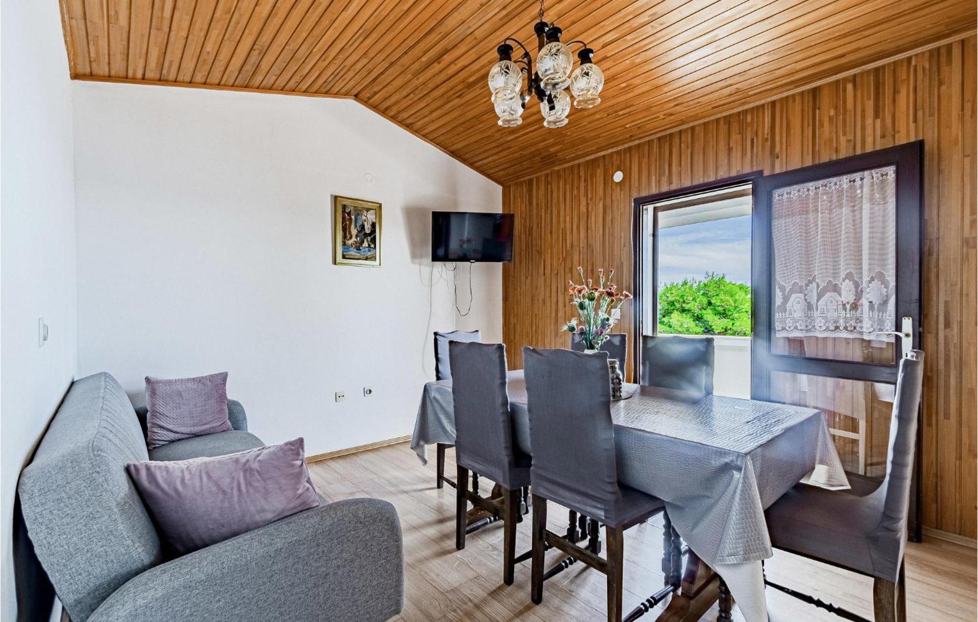 Beautiful Home In Prizba With Kitchen Eksteriør bilde