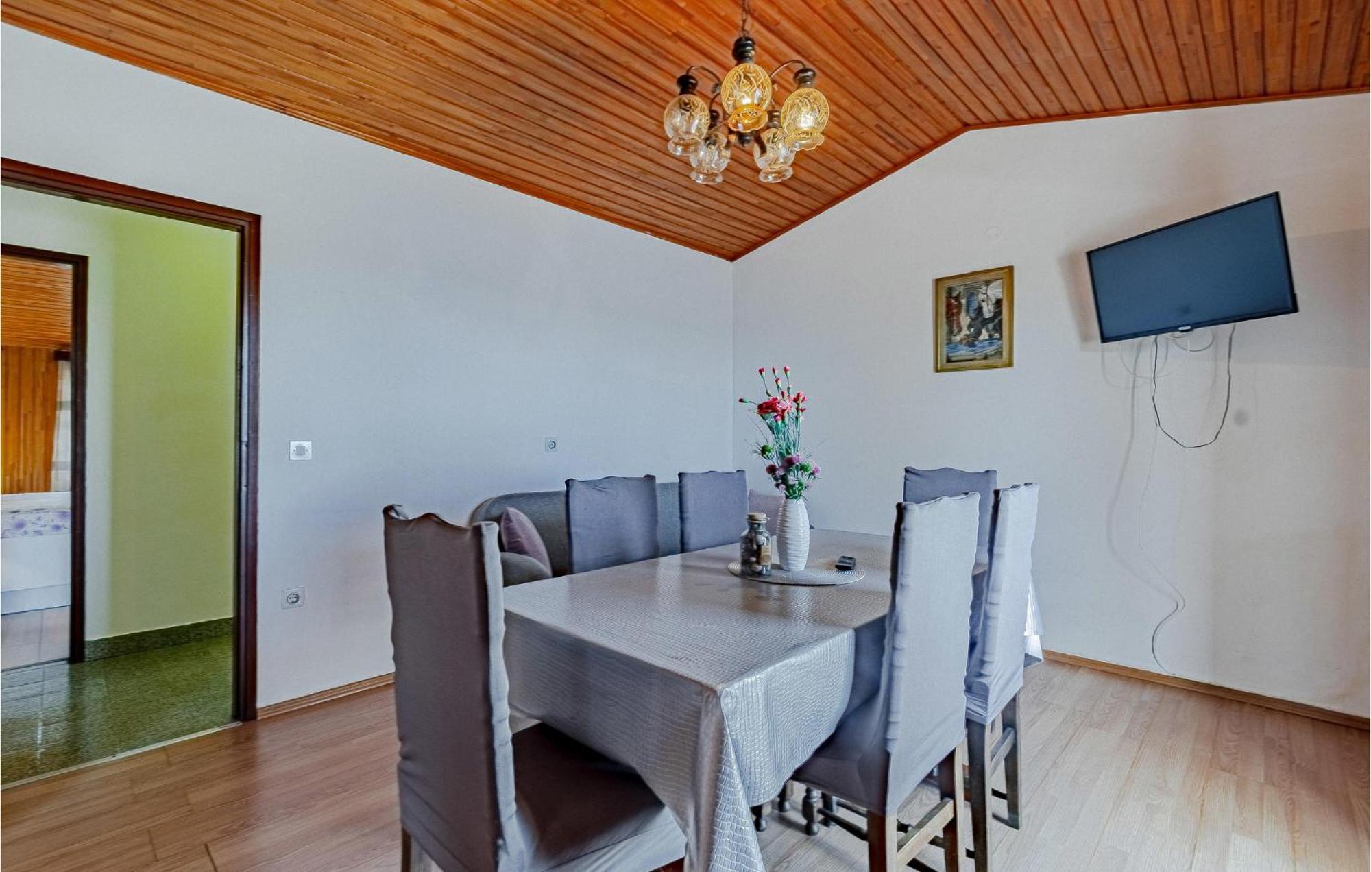 Beautiful Home In Prizba With Kitchen Eksteriør bilde