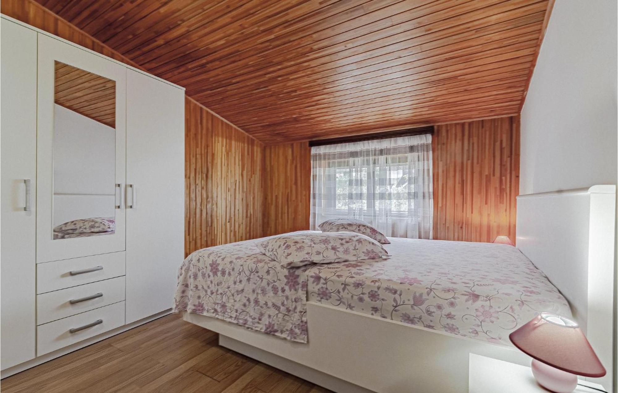 Beautiful Home In Prizba With Kitchen Eksteriør bilde