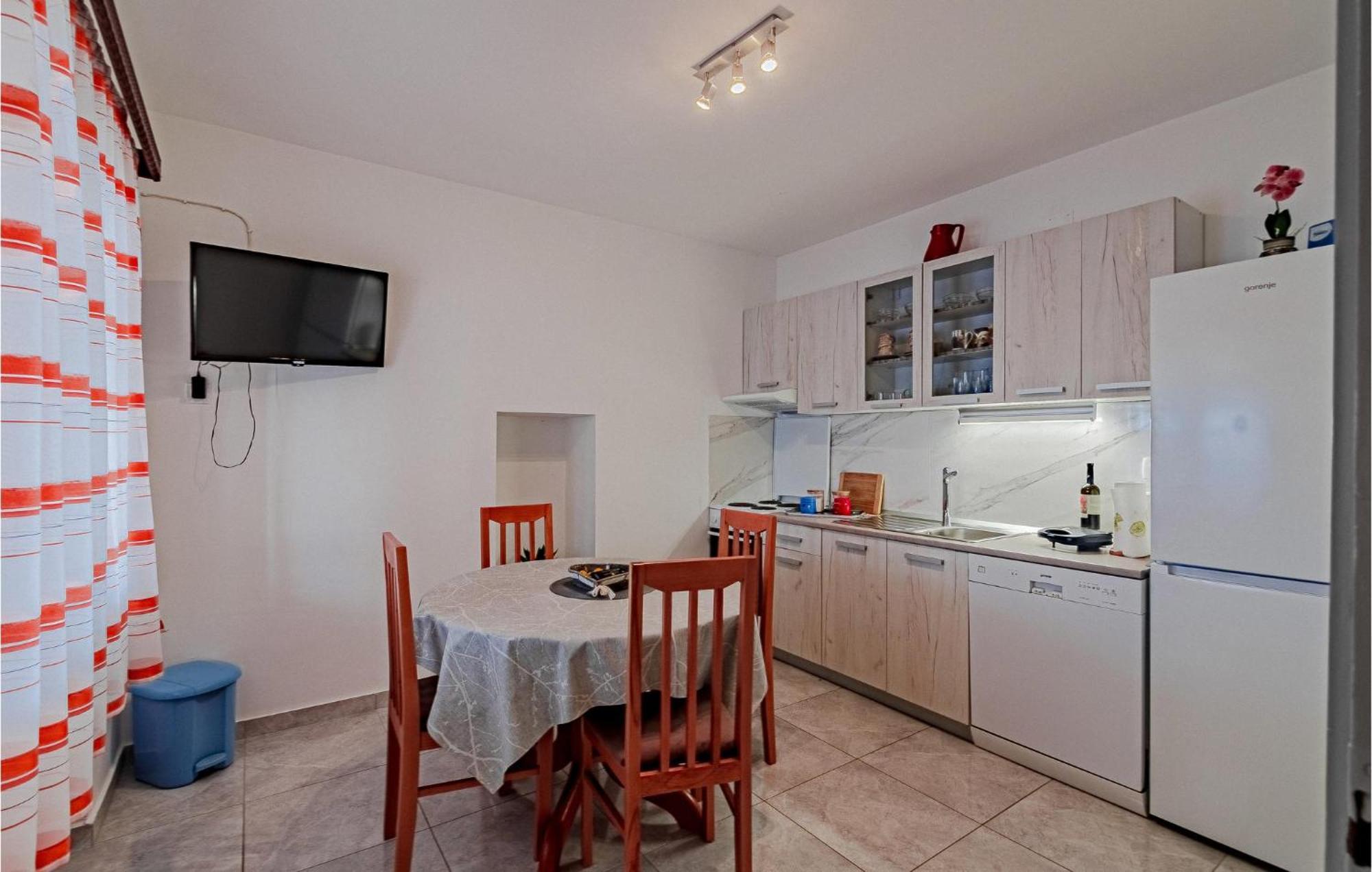 Beautiful Home In Prizba With Kitchen Eksteriør bilde